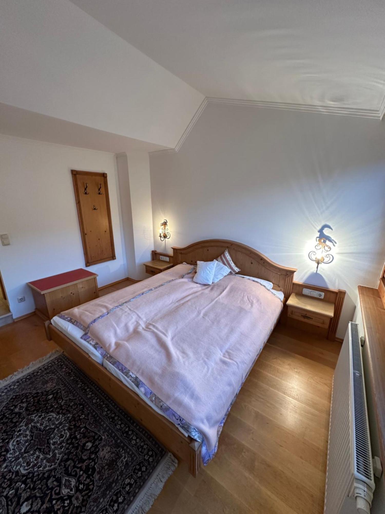 Esterer Grödig Buitenkant foto